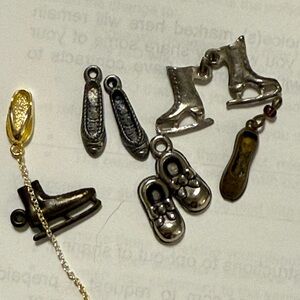 Small lot of charms/craft shoes